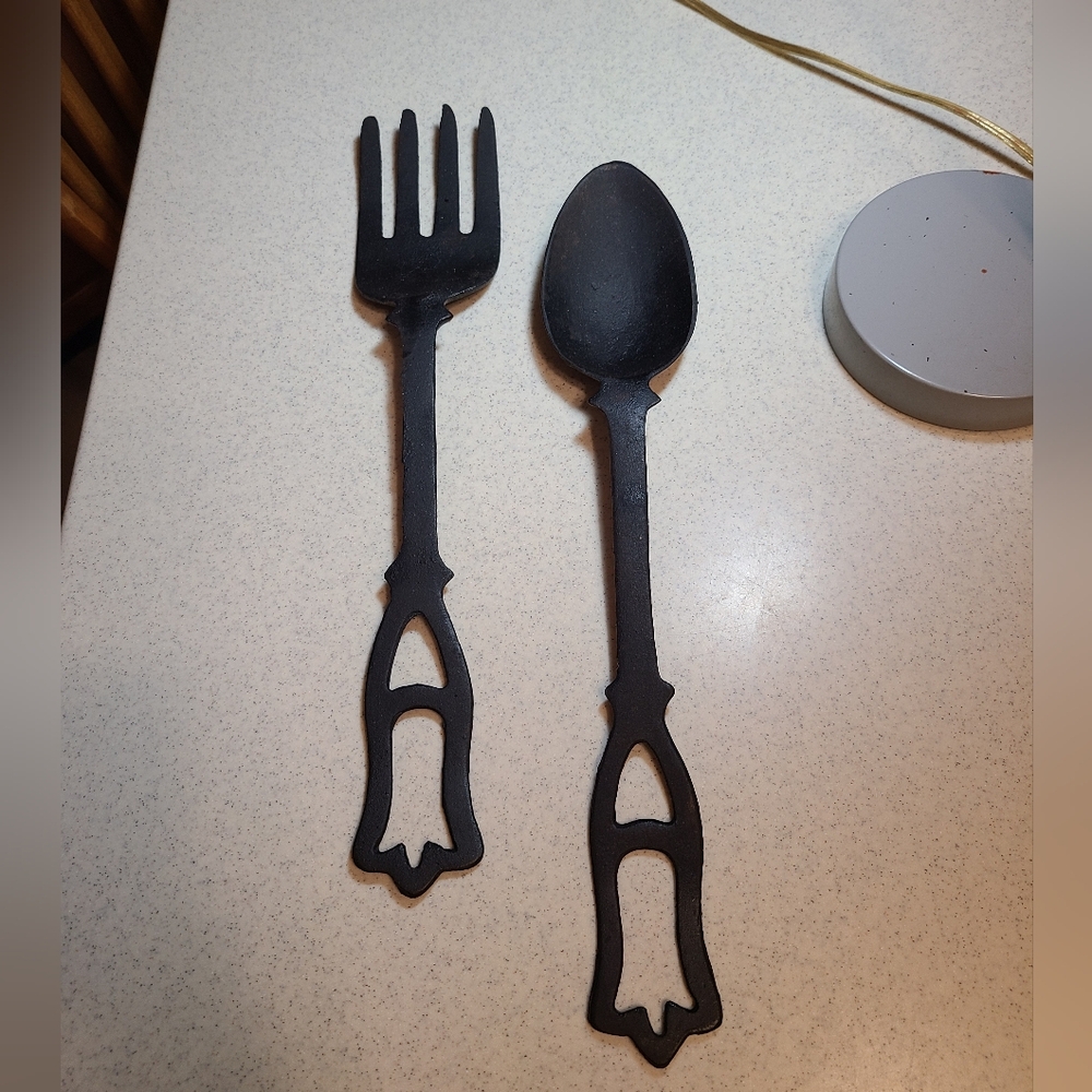 Black Metal Fork and Spoon Set Wall Decor
